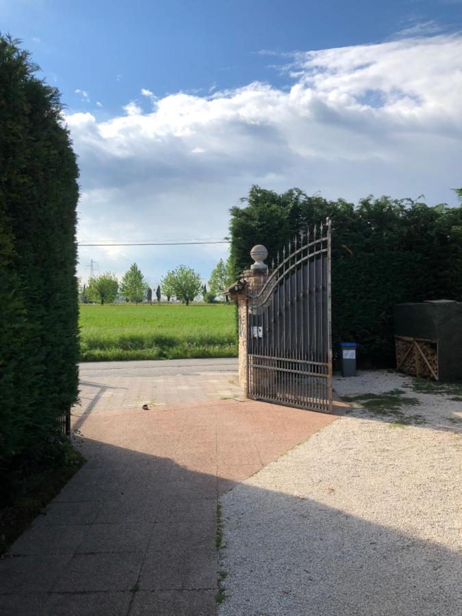 Готель Garda Family House Дезенцано-дель-Гарда Екстер'єр фото